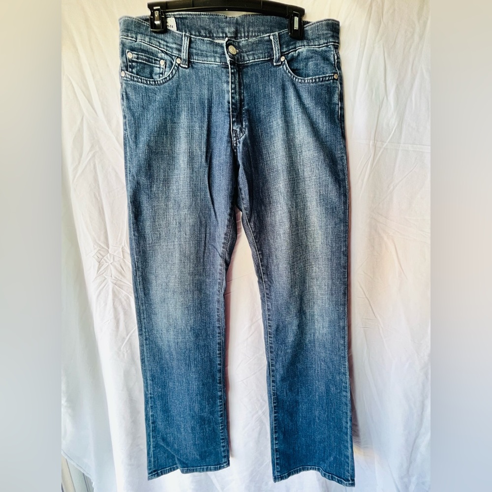 Lacoste straight leg med wash Euro sz 42 (30 x 33)